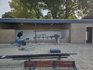 Slopen van de dameskleedkamer